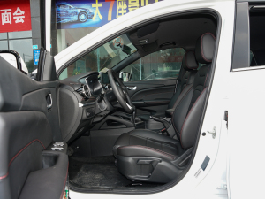 2022款1.5L 手动悦享型 前排空间