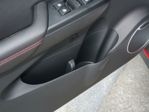 2022款1.5L 手动悦享型 前门储物空间