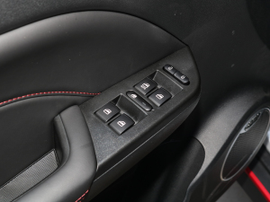2022款改款 1.5L 手动悦享型 主驾车窗控制区	