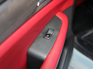 2022款1.5T 自动奢享型 后排车窗控制区
