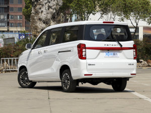 2022款1.5L 豪华型客车 5座 左后45度