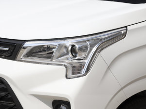 2022款1.5L 豪华型客车 5座 大灯