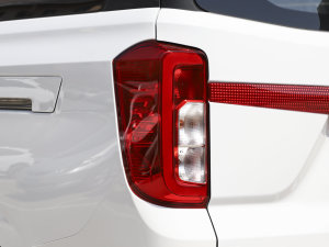 2022款1.5L 豪华型客车 5座 尾灯