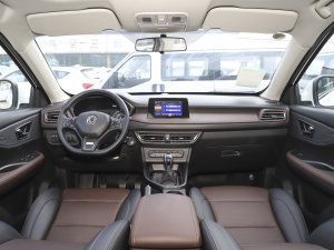 2022款1.5T 手动精英型 内饰全景