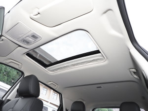 2022款1.5T 手动精英型 天窗