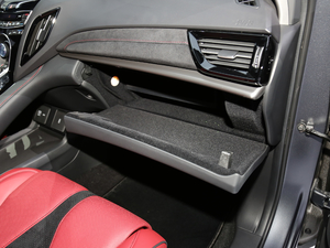 2021款2.0T 钻享·A-Spec运动款 SH-AWD 磨砂皓灰 手套箱