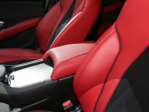 2021款2.0T 钻享·A-Spec运动款 SH-AWD 磨砂皓灰 中央扶手箱
