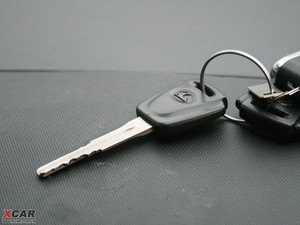 2009款2.0L 手动四驱豪华运动版 车钥匙