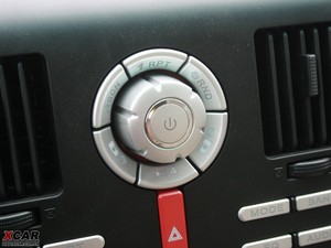 2009款2.0L 手动四驱豪华艺术版 中控区