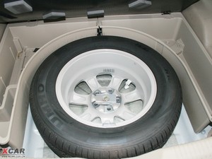 2009款2.0L 手动四驱豪华运动版 备胎
