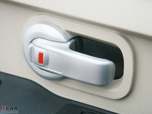 2009款2.0L 手动四驱豪华艺术版 空间座椅