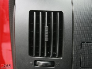 2009款2.0L 手动四驱豪华艺术版 中控区