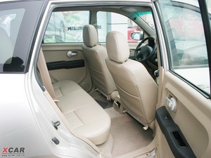 2009款2.0L 手动四驱豪华运动版 后排空间