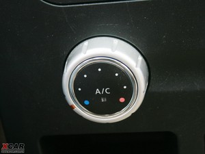 2009款2.0L 手动四驱豪华艺术版 中控区