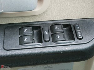 2009款2.0L 手动四驱豪华运动版 主驾车窗控制区	