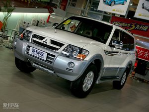 2011款3.0GLX 手动版 整体外观