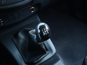 2017款1.9T 柴油手动四驱卓越标双版 中控区
