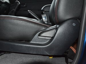 2017款1.9T 柴油手动两驱进取大双版 主驾驶座椅调节