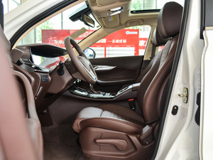 2018款1.6T DCT精英型 前排空间