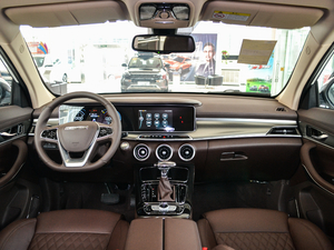 2018款1.6T DCT精英型 内饰全景