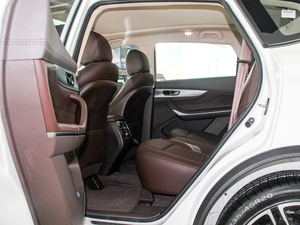 2018款1.6T 手动精英型 后排空间