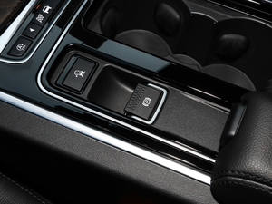 2019款250PS 两驱豪华版 驻车制动器