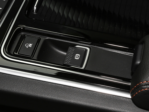 2019款2.0T 200PS 豪华版 驻车制动器