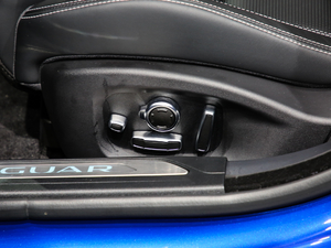 2020款2.0T 250PS 豪华运动版 主驾驶座椅调节