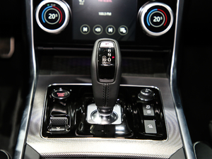 2020款2.0T 250PS 豪华运动版 中控区