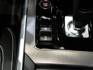 2020款2.0T 250PS 豪华运动版 中控区