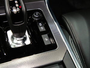 2020款2.0T 250PS 豪华运动版 中控区