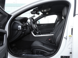 2020款2.0T 200PS 青春运动版 前排空间