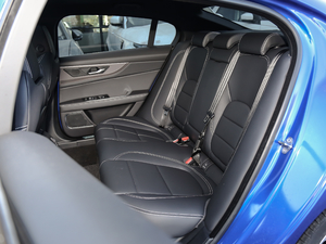 2020款2.0T 200PS 进取运动版 后排座椅