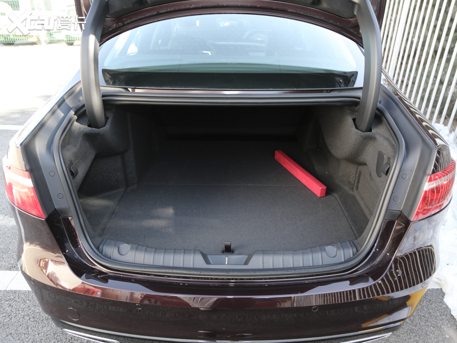 2020ݱXFL P200 򌾫Ӣ