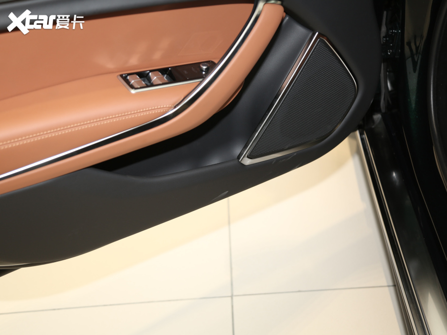 2021ݱXFL 2.0T P300 Ş\Ӱ