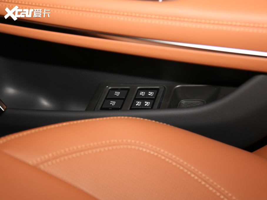 2021ݱXFL 2.0T P300 (q)Ş\(yn)(dng)