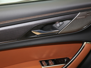 20212.0T P300 (q)Ş\Ӱ g