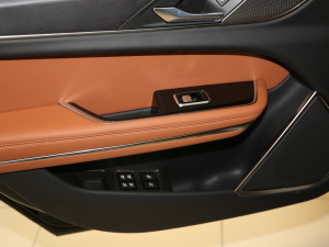 20212.0T P300 (q)Ş\Ӱ g