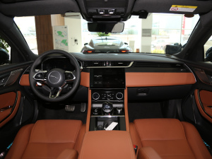 2021款2.0T P300 四驱旗舰运动版 内饰全景