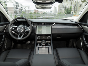 2021款2.0T P200 两驱精英豪华版 内饰全景