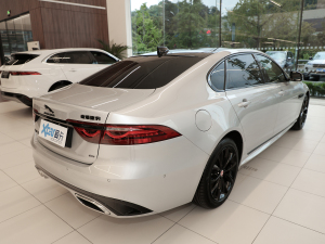 2021款2.0T P250 四驱曜黑运动版 右后45度