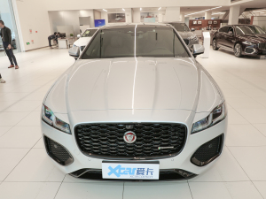 2021款2.0T P250 四驱曜黑运动版 正前