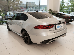 2021款2.0T P250 四驱曜黑运动版 左后45度