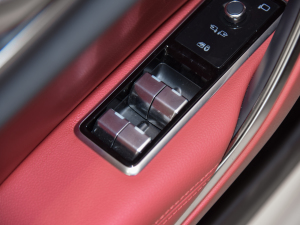 20212.0T P250 򌾫Ӣ\Ӱ п؅^