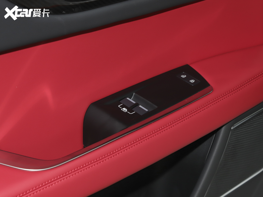 2021��ݱ�XEL 2.0T 250PS �׺��\(y��n)�Ӱ�