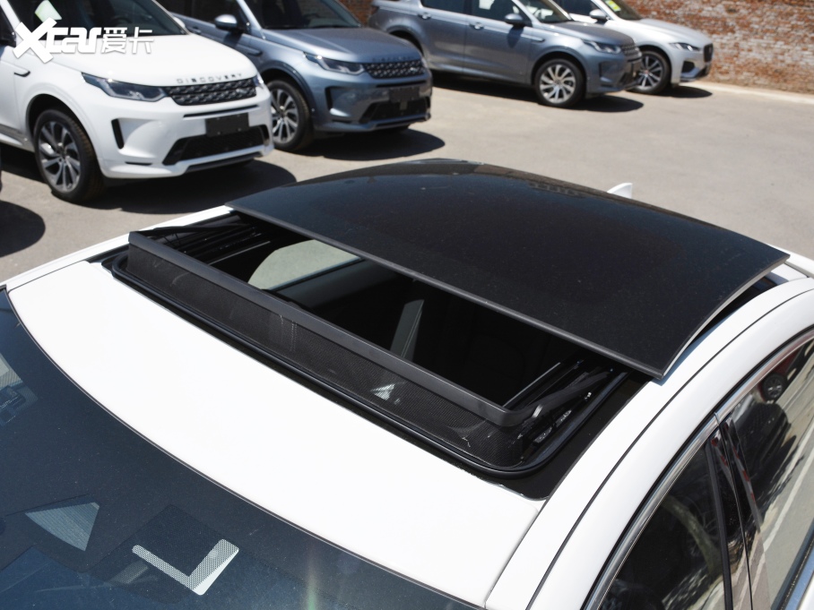 2021��ݱ�XEL 2.0T 200PS R-DYNAMIC �ഺ�\�Ӱ�