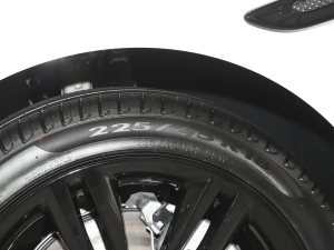 2021款2.0T 250PS 曜黑运动版 轮胎尺寸