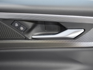 20212.0T 200PS R-DYNAMIC ഺ\Ӱ g