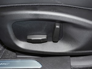 2021款2.0T 200PS R-DYNAMIC 青春运动版 主驾驶座椅调节