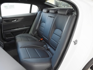 2021款2.0T 200PS R-DYNAMIC 青春运动版 后排座椅